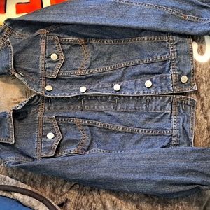 Womens junior Liz Claiborne Jean jacket size small. Excellent condition.